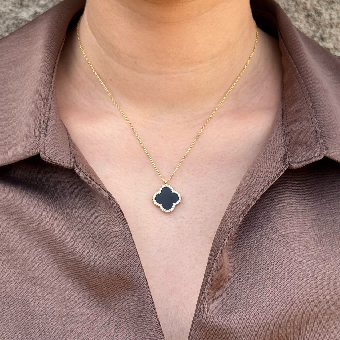 BLACK CLEVER NECKLACE
