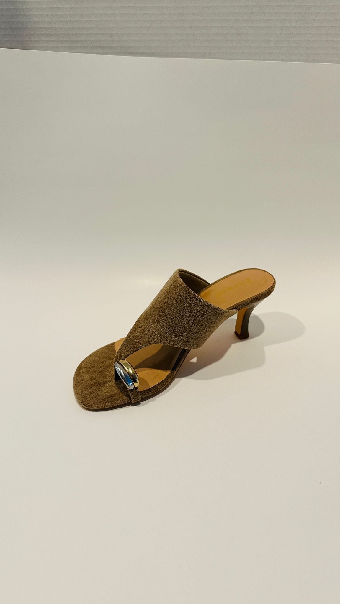 ITZEL HEELS