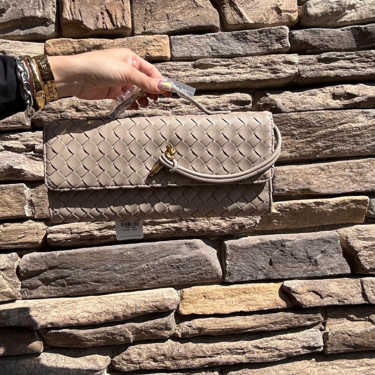 DEMURE HANDBAG