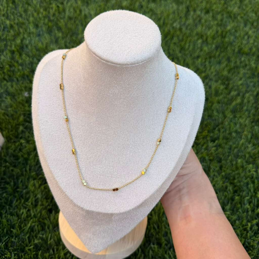 STUD SQUARES NECKLACE