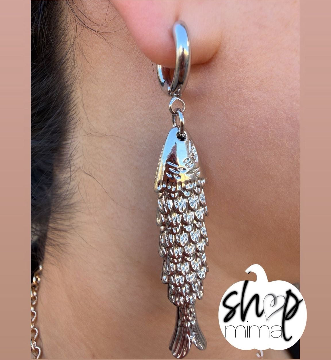 PEZ COLGANTE HUGGIES EARRINGS