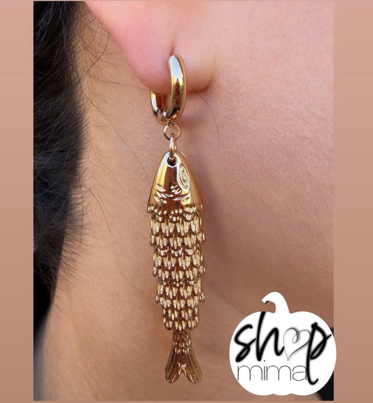 PEZ COLGANTE HUGGIES EARRINGS