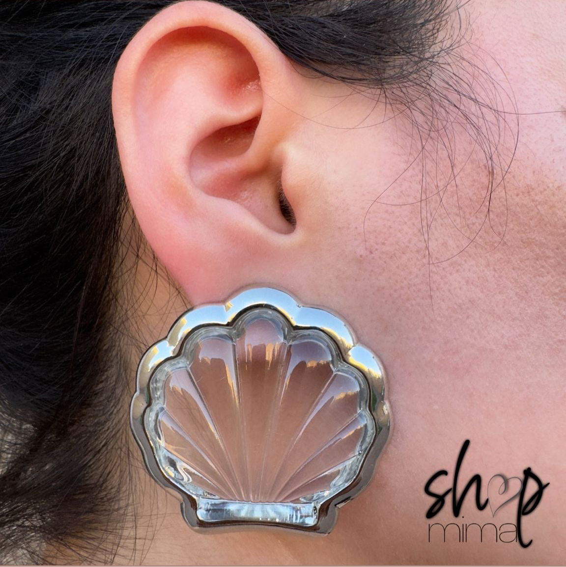 CLEAR SHELL EARRINGS