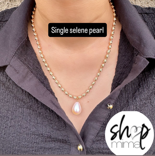 SINGLE SELENE PEARL NECKLACE